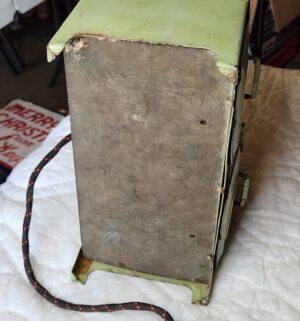 t208- 1930s Kingston Products Little Lady toy electric stove - Image 4