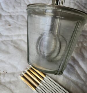 t209- vintage A&J hand mixer egg beater with a glass jar - Image 3