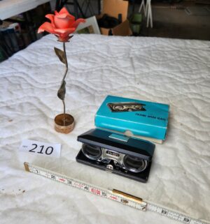 t210- Opera Glasses, La Contessina Paperweight