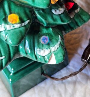 t211- vintage ceramic illuminated Christmas tree. Damaged seen, pictured - Image 3