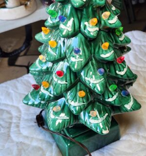 t211- vintage ceramic illuminated Christmas tree. Damaged seen, pictured - Image 4