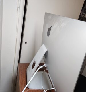 t221- iMac 21.5-inch 2017 Model. 2.3 GHz Dual Core Intel i5. 8GB Memory. Unlocked with password. Ready to use. - Image 4