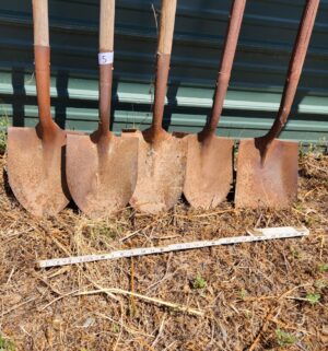 u5- Vintage Shovels