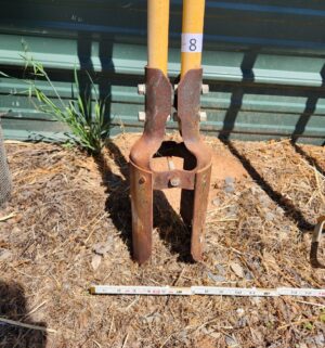 u8- Post Hole Digger