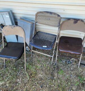 u16- 3 Folding Chairs
