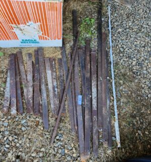 u29- Several metal stakes