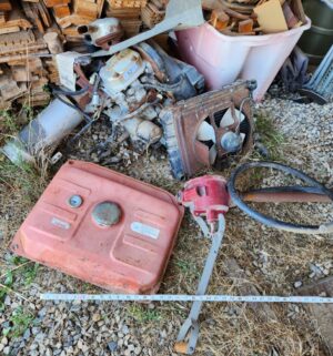 u32- fuel tank, scrap motor parts