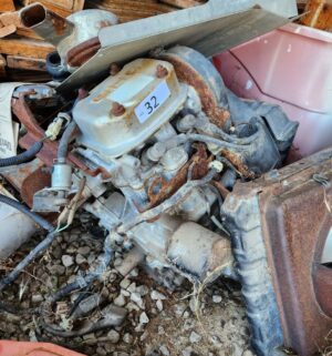u32- fuel tank, scrap motor parts - Image 3