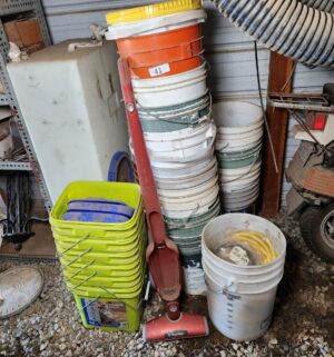 u41- empty buckets