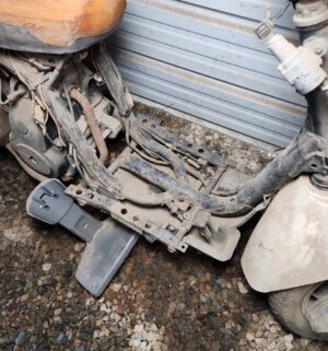 u44- 1984 Yamaha Motorcycle Frame. Sold as Parts Only - Image 4