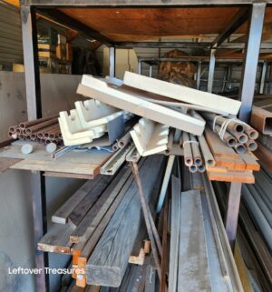 u66- metal pipes, various iron/metal on rack. Some are 16ft long - Image 5