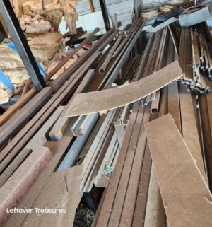 u66- metal pipes, various iron/metal on rack. Some are 16ft long - Image 8
