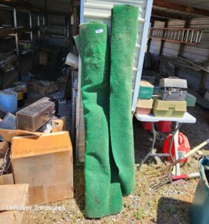 u76- 2 Rolls of Green Turf