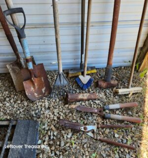u77- vintage garden tools