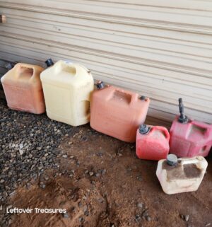 u86- empty fuel cans