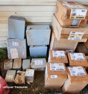u95- Hoffman hinged-cover wiring troughs