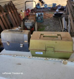 u109- lunch box, oldpal 1560 tackle box