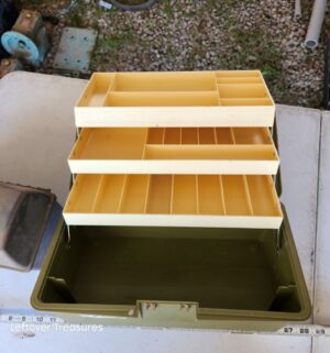 u109- lunch box, oldpal 1560 tackle box - Image 3