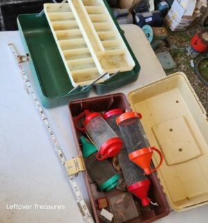 u110- vintage tackle boxes - Image 3