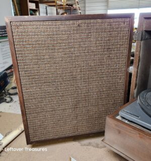 u136- GE solid-state tabletop record player and radio console - Image 4