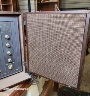 u136- GE solid-state tabletop record player and radio console - Image 5