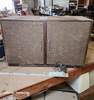 u136- GE solid-state tabletop record player and radio console - Image 7