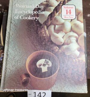u142- Womans Day Encyclopedia of Cookery