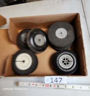 u147- 3.5-4.5 inch wheels for RC Airplanes
