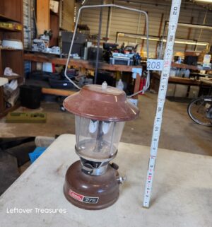 u208- Coleman Model 275 camping lantern