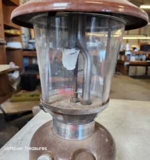 u208- Coleman Model 275 camping lantern - Image 3