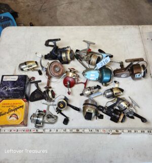 u216- large collection of fishing reels