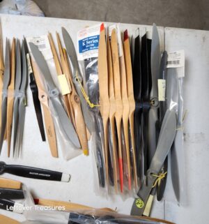 u218- large collection of vintage wooden and composite propellers for remote-controlled model airplanes - Image 3