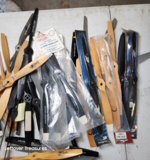 u219- large collection of vintage wooden and composite propellers for remote-controlled model airplanes - Image 4