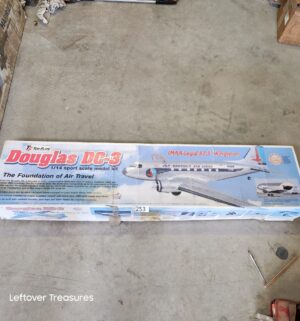 u253- Top Flite Douglas DC-3 1/14 scale remote control airplane kit