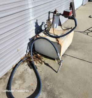 u300- large fuel transfer tank. Hose is cracked. Condition is unknown - Image 3