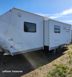 u303- (See Video) 2004 RVSIN 28 Foot Travel Trailer. 28RBXS w/ slide out. Last used in 2024. Currently Registered until Sept 2026. Sold with generator and all accessories and contents. - Image 3