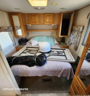 u303- (See Video) 2004 RVSIN 28 Foot Travel Trailer. 28RBXS w/ slide out. Last used in 2024. Currently Registered until Sept 2026. Sold with generator and all accessories and contents. - Image 7