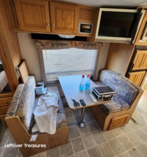 u303- (See Video) 2004 RVSIN 28 Foot Travel Trailer. 28RBXS w/ slide out. Last used in 2024. Currently Registered until Sept 2026. Sold with generator and all accessories and contents. - Image 8