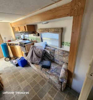 u303- (See Video) 2004 RVSIN 28 Foot Travel Trailer. 28RBXS w/ slide out. Last used in 2024. Currently Registered until Sept 2026. Sold with generator and all accessories and contents. - Image 9