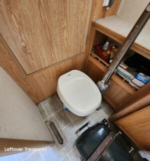 u303- (See Video) 2004 RVSIN 28 Foot Travel Trailer. 28RBXS w/ slide out. Last used in 2024. Currently Registered until Sept 2026. Sold with generator and all accessories and contents. - Image 13