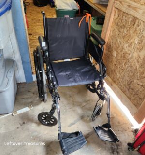 v7- Invacare Tracer SX5 Wheel Chair. Great Condition