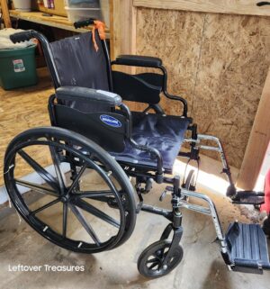 v7- Invacare Tracer SX5 Wheel Chair. Great Condition - Image 3