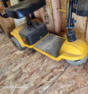 v11- yellow CTM Shoprider portable mobility scooter. Does not run. No charger found - Image 4