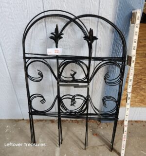 v22- Metal Garden Fencing