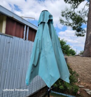 v39- Patio Umbrella w/ Base. 6ft coverage - Image 6
