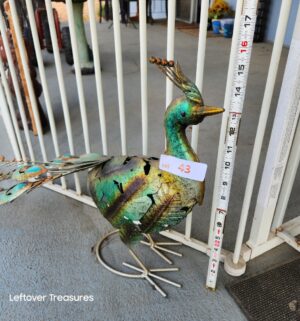 v43- vintage-style metal peacock garden statue - Image 3