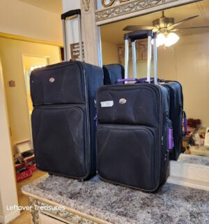 v93- American Tourister rolling luggage set