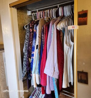v95- (See Video) Closet of womens clothing, shoes, purses. Very Good Condition