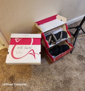 v95- (See Video) Closet of womens clothing, shoes, purses. Very Good Condition - Image 3