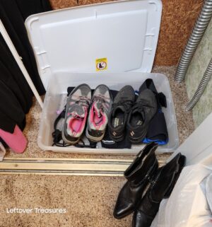 v95- (See Video) Closet of womens clothing, shoes, purses. Very Good Condition - Image 4